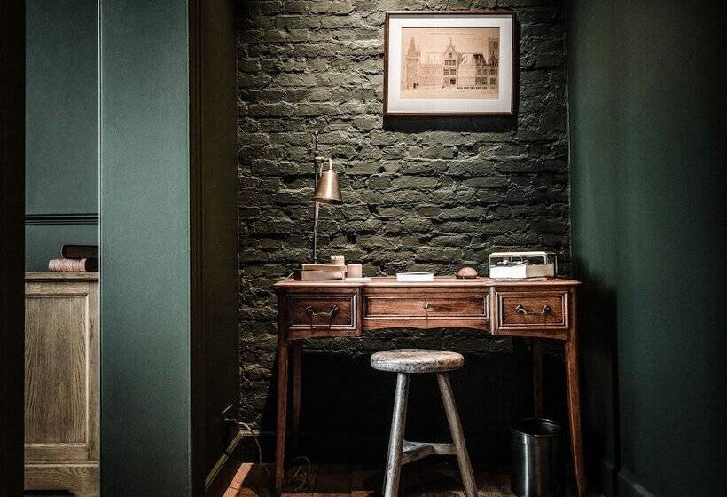 套房, 1898 The Post