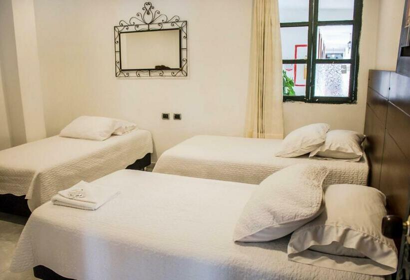 컴포트 트리플 룸, Los Portales Inn