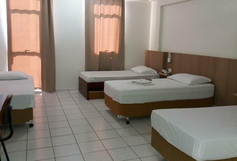 اتاق استاندارد چهار تخته, Romanville