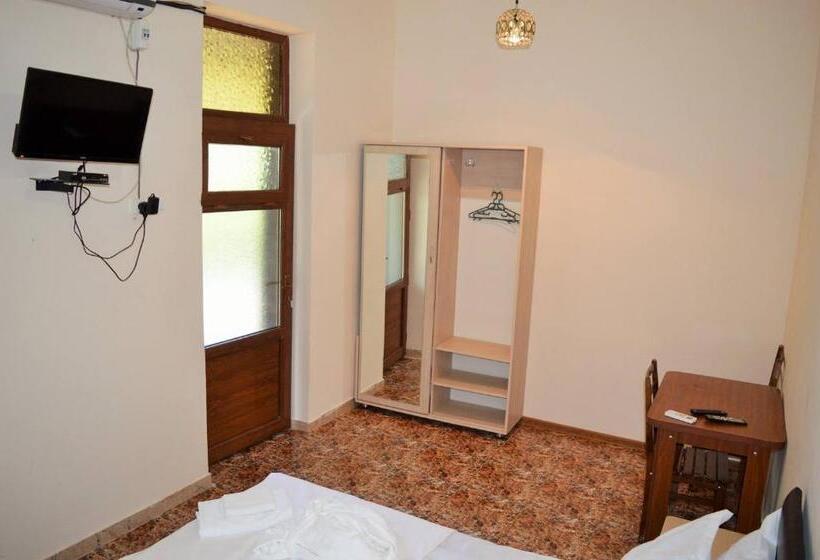 اتاق استاندارد با بالکن, Tedi