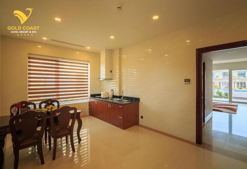 بانگلوی استاندارد, Gold Coast Hotel Resort & Spa