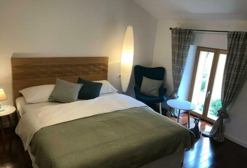 اتاق لوکس, Wingbay B&b