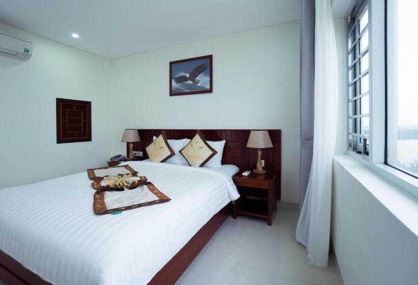 سوییت خانوادگی, Vinh Hoang
