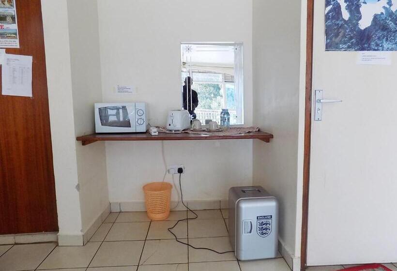 اتاق خانوادگی, Sunrise Apartments Hotel Fort Portal