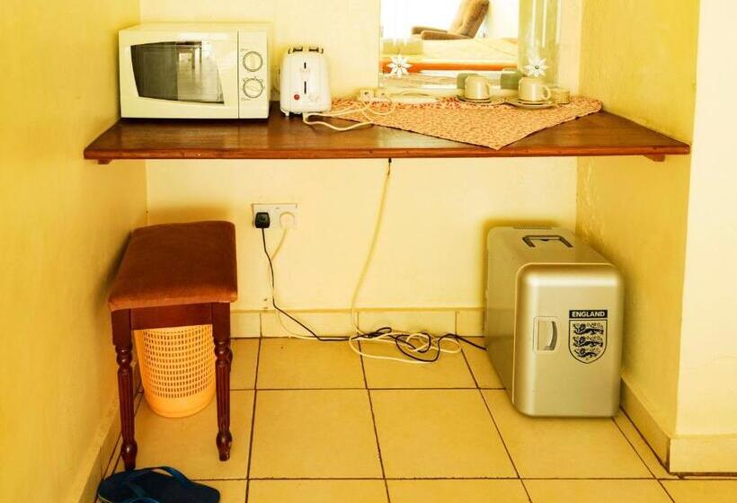 اتاق خانوادگی, Sunrise Apartments Hotel Fort Portal