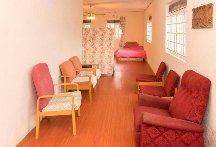 اتاق خانوادگی, Sunrise Apartments Hotel Fort Portal