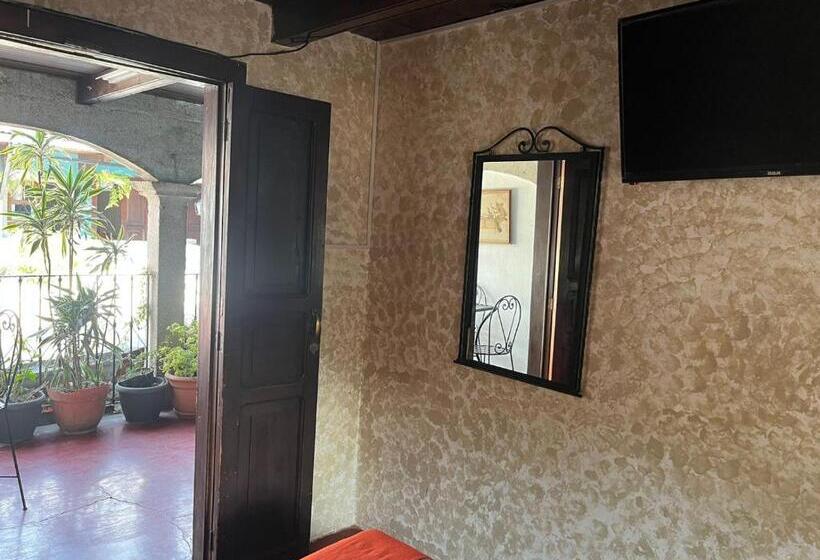 اتاق استاندارد چهارنفره با سرویس بهداشتی مشترک, Cristales De Antigua Hotel Cristal