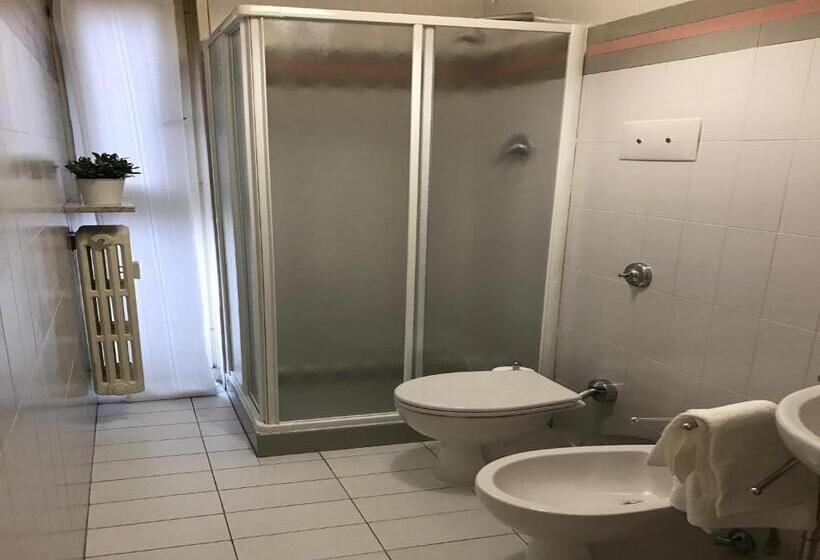 اتاق استاندارد یک نفره, Myroom In Town