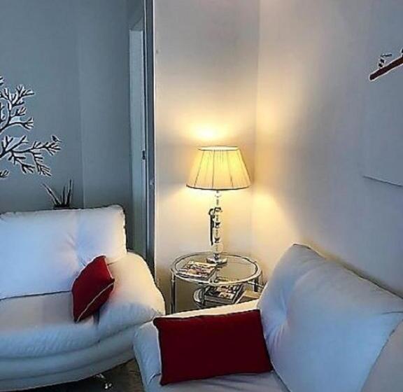 اتاق استاندارد سه تخته با سرویس بهداشتی مشترک, Myroom In Town