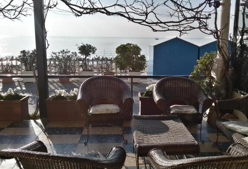 اتاق استاندارد با چشم‌انداز شهر, Eden Alaxi Hotels