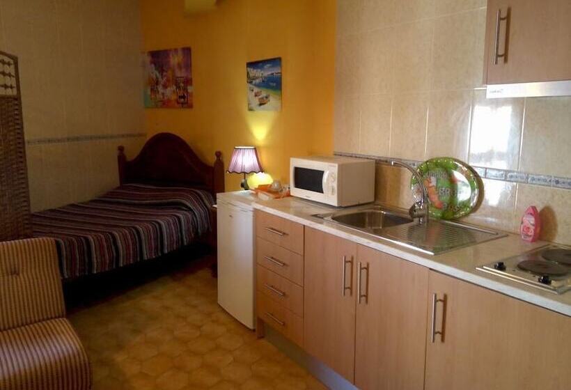 Family Room, Guest House Pacifica