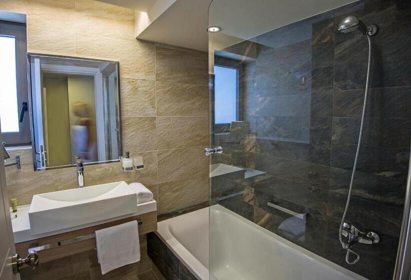 2 Bedrooms Suite Sea View, Swell Boutique