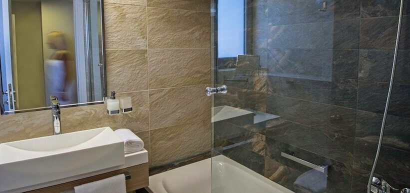 2 Bedrooms Suite Sea View, Swell Boutique