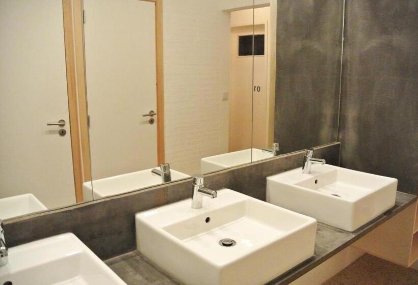 Номер Стандарт Четырехместный Совместный Санузел, Nazaré Hostel   Rooms & Dorms