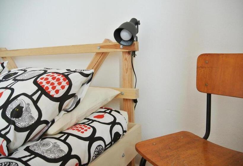 Номер Стандарт Четырехместный Совместный Санузел, Nazaré Hostel   Rooms & Dorms