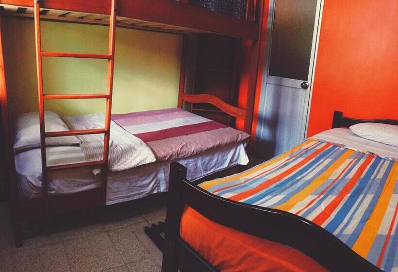 Номер Стандарт Трехместный, Hostal Surf Olón