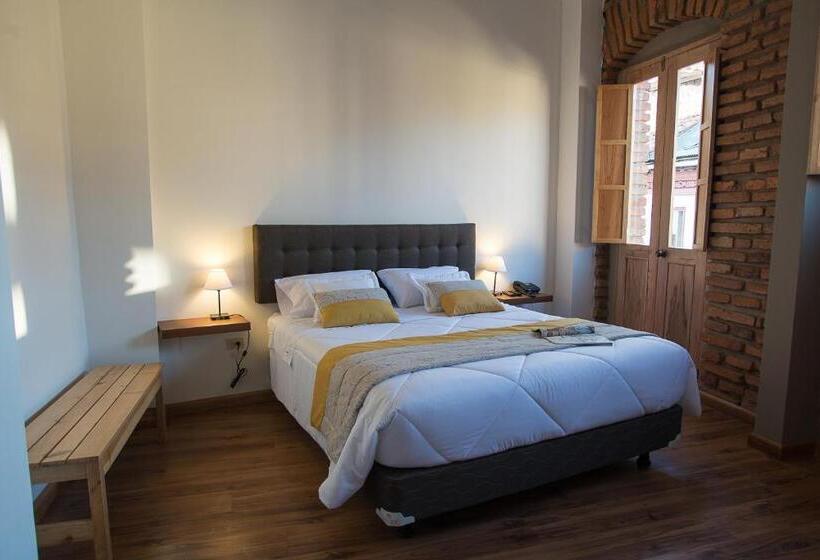 اتاق لوکس با بالکن, San Rocke House