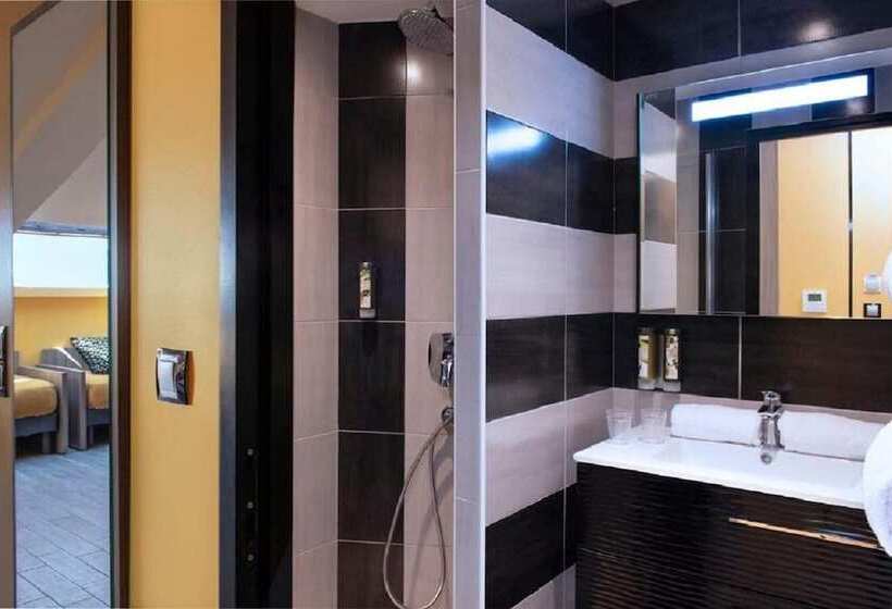 스탠다드 스튜디오, Unique Hôtel Résidence & Spa