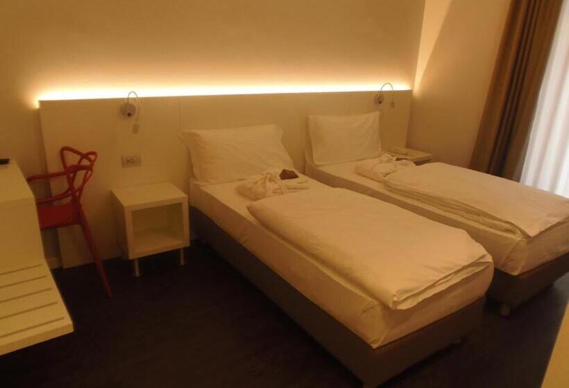 Номер Superior Кровать Кинг, Albergo Dongo