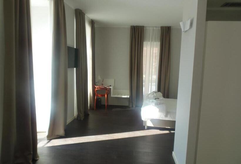 Полулюкс Одноместный с Террасой, Albergo Dongo