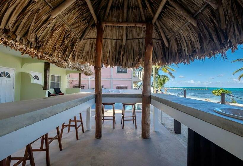 سوییت با چشم‌انداز دریا, The Palapa House