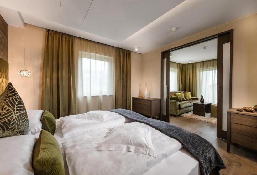 Полулюкс Вид на Сад, Fayn Garden Retreat
