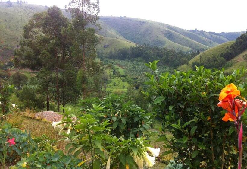 اتاق لوکس با تخت بزرگ, Nyore Hillside Retreat