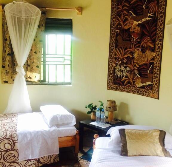 اتاق لوکس با چشم‌انداز باغ, Nyore Hillside Retreat