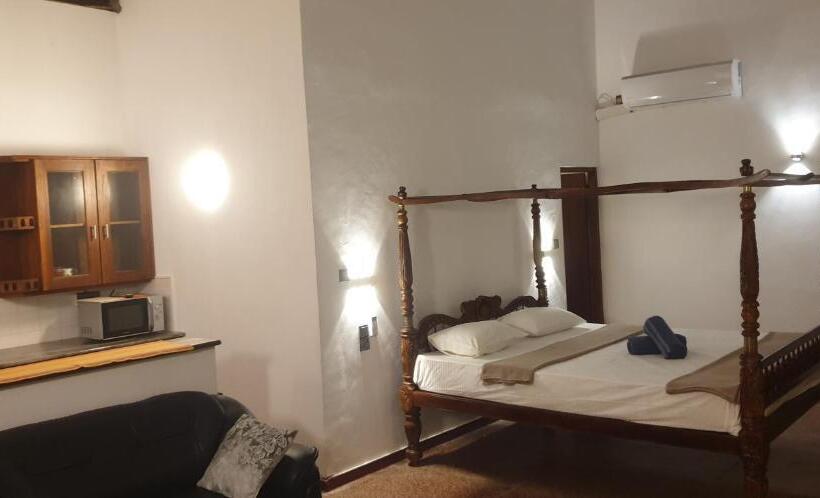 Трехместный Номер Стандарт с Балконом, Residence Jasmine