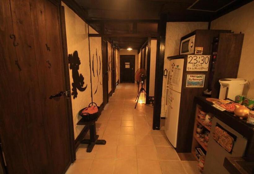 Кровать в Общей Комнате, Taketomijima Guesthouse And Je Taime