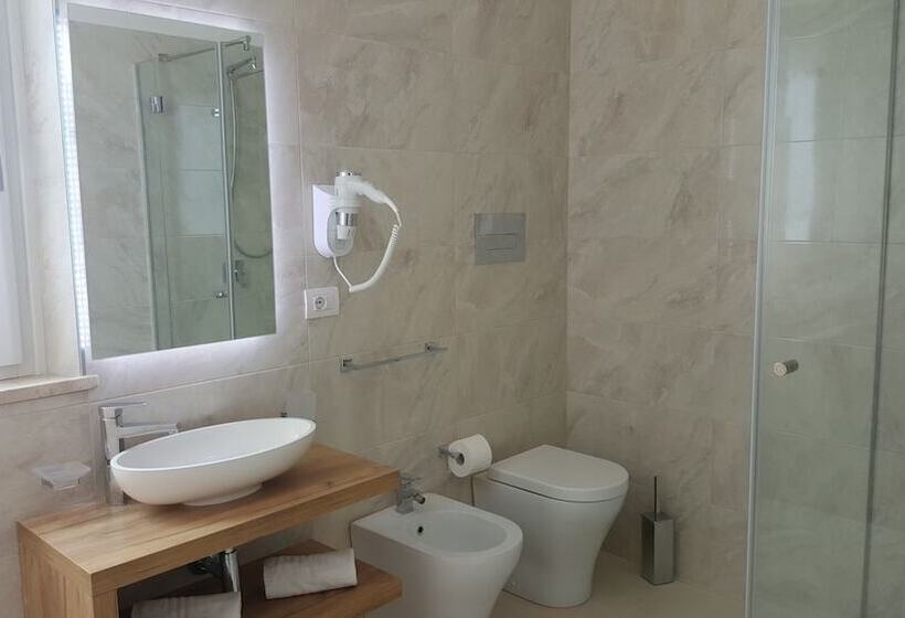 Habitació Triple Deluxe, Artemide
