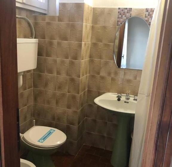 اتاق استاندارد چهارنفره با بالکن, Wega