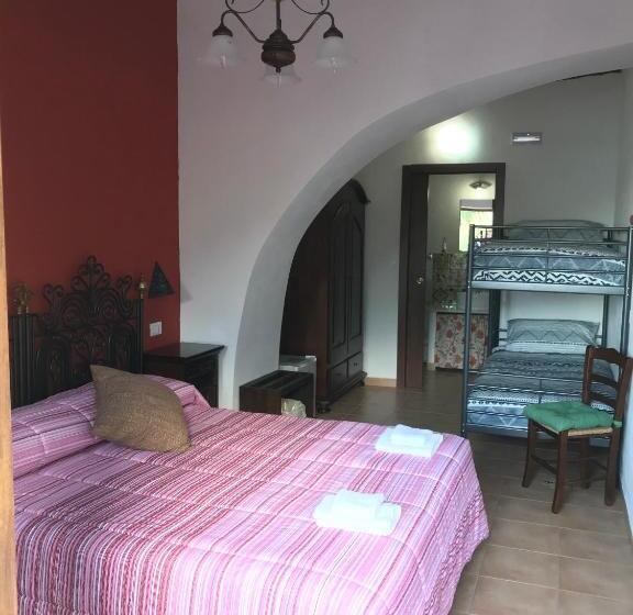 اتاق استاندارد چهار تخته با چشم‌انداز دریا, B&b La Goletta Di Salina