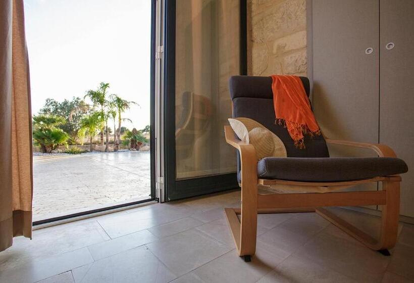 اتاق استاندارد سه نفره, Barokhouse