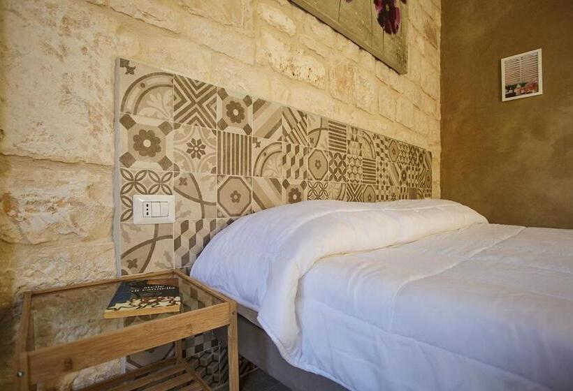 اتاق استاندارد سه نفره, Barokhouse