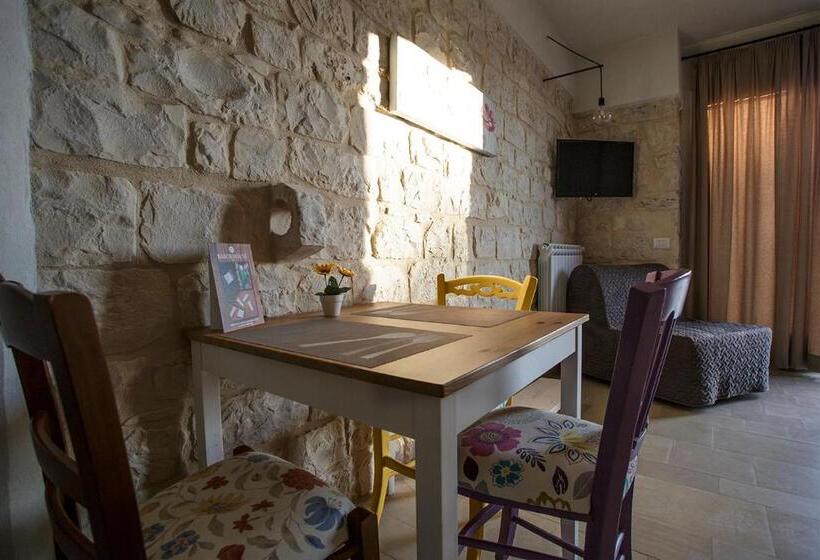 اتاق استاندارد سه نفره, Barokhouse