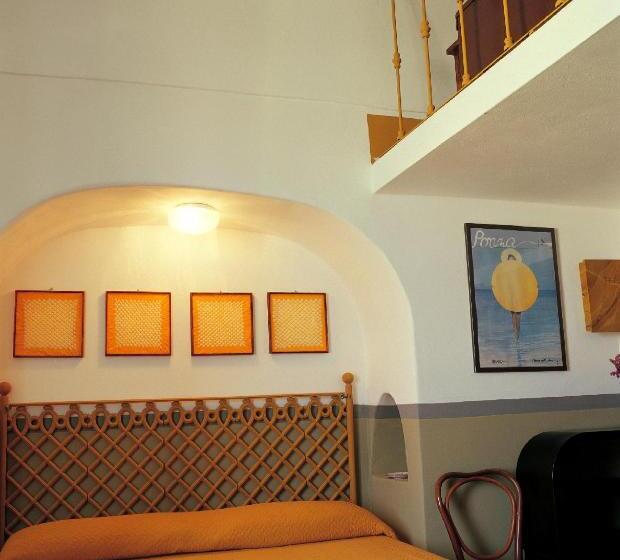 Трехместный Номер Deluxe Вид на Море, Villa Laetitia