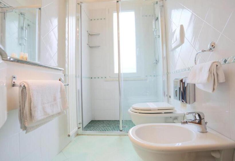 Quarto Triplo Estandar com Sacada, Caribia Pinarella