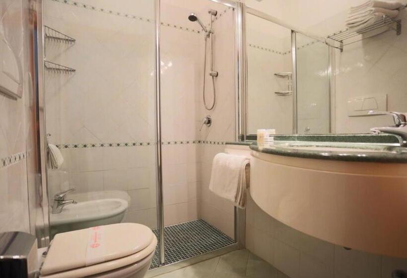 Quarto Familiar, Caribia Pinarella