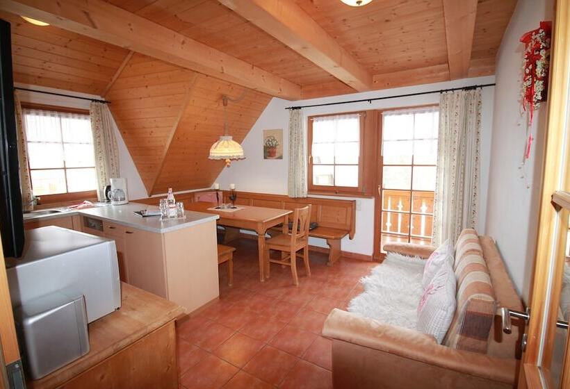 Апартаменты 2 Спальни, & Restaurant Grüner Baum   Die Grüne Oase Am Feldberg