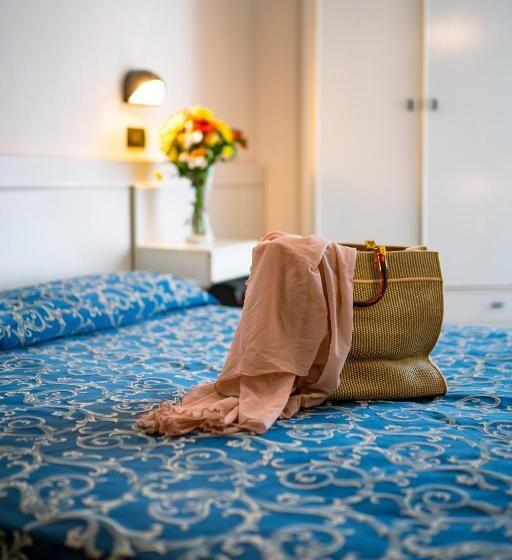 Standardzimmer mit seitlichem Meerblick, 2000