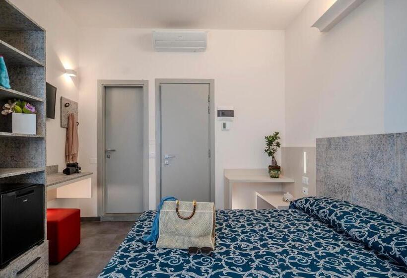 Quarto Estandar Vista Mar Lateral, 2000