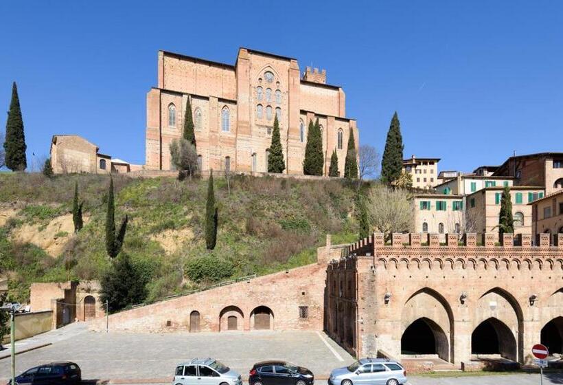 استودیوی استاندارد, Siena Vip B&b