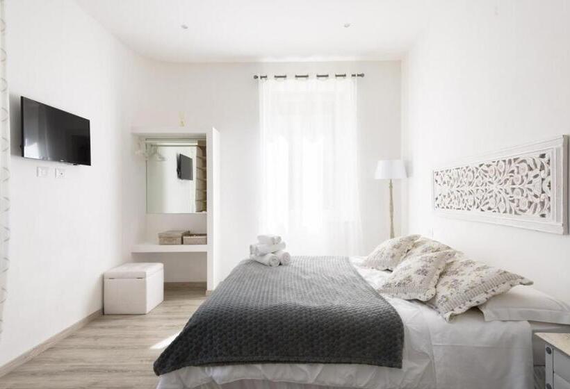 سوئیت جونیور با چشم‌انداز باغ, Siena Vip B&b
