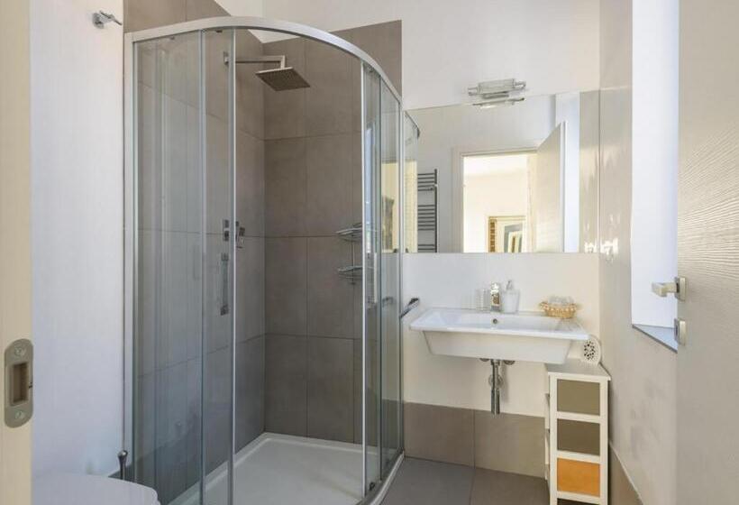 سوئیت جونیور با چشم‌انداز باغ, Siena Vip B&b