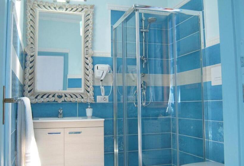 اتاق سه نفره دلوکس با چشم‌انداز دریا, B&b Acquadolce