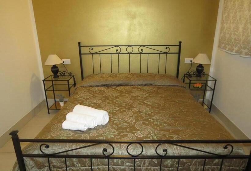 اتاق استاندارد چهار تخته, Artisti Rooms