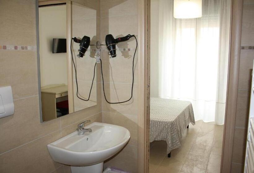 Трехместный Номер Стандарт с Балконом, B&b Stelle Della Daunia