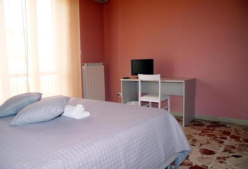 Quarto Standard Banheira Exterior, B&b Don Pedro Riposto