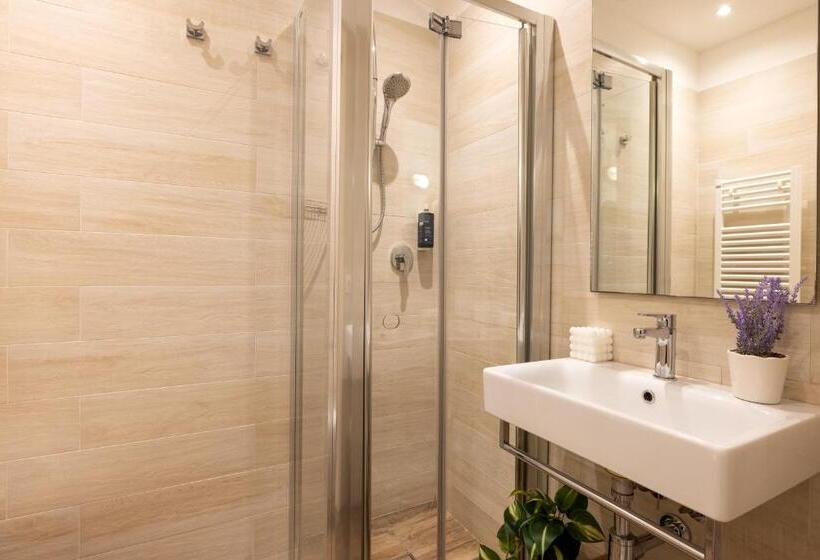 Quarto Triplo Estandar, Balaton